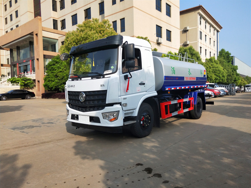 �����О�ˮ܇���a�S�ң������О�ˮ܇�S��ֱ�N�������Ж|�L��ˮ܇�N�۹�˾