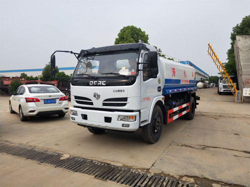 8方灑水車(chē) 8方灑水車(chē)