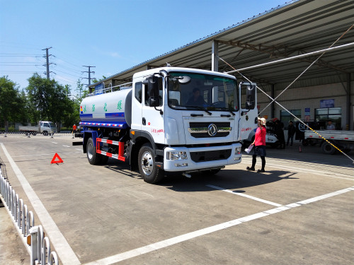 �|�L(f��ng)������D9��ˮ܇����-�|�L(f��ng)������D9��ˮ܇�r���r