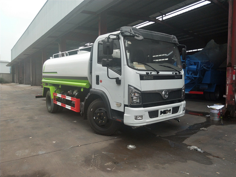 國(guó)六朝柴163匹馬力灑水車(chē) 國(guó)六朝柴163匹馬力灑水車(chē)