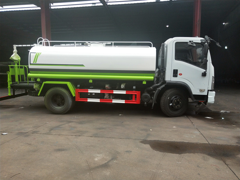 國(guó)六朝柴163匹馬力灑水車(chē) 國(guó)六朝柴163匹馬力灑水車(chē)