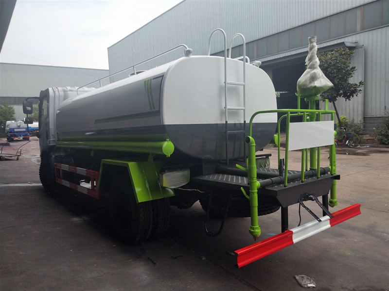 國(guó)六朝柴163匹馬力灑水車(chē) 國(guó)六朝柴163匹馬力灑水車(chē)