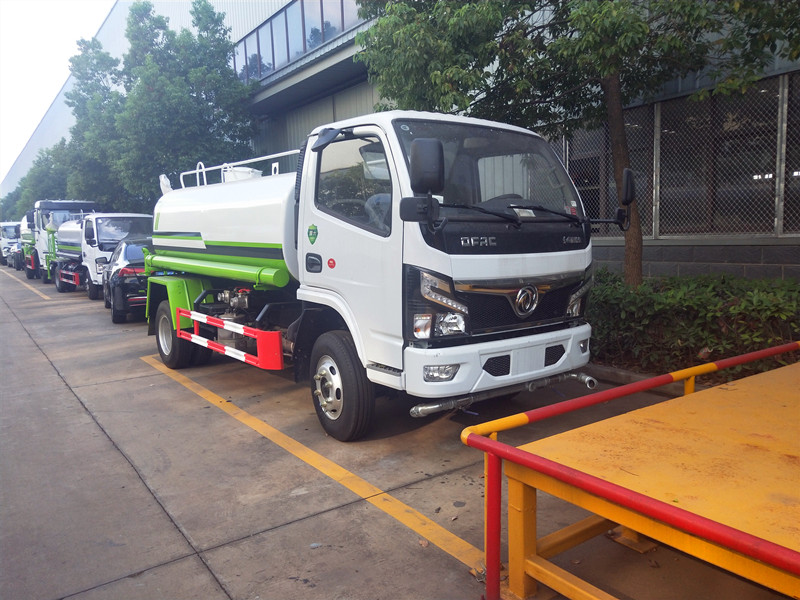 東風(fēng)D6多利卡5噸灑水車 東風(fēng)D6多利卡5噸灑水車