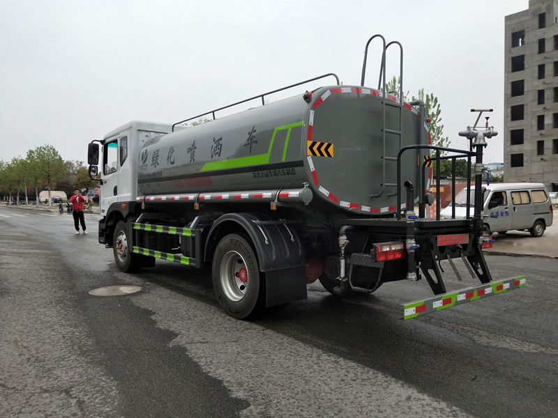 東風(fēng)灑水車 東風(fēng)灑水車