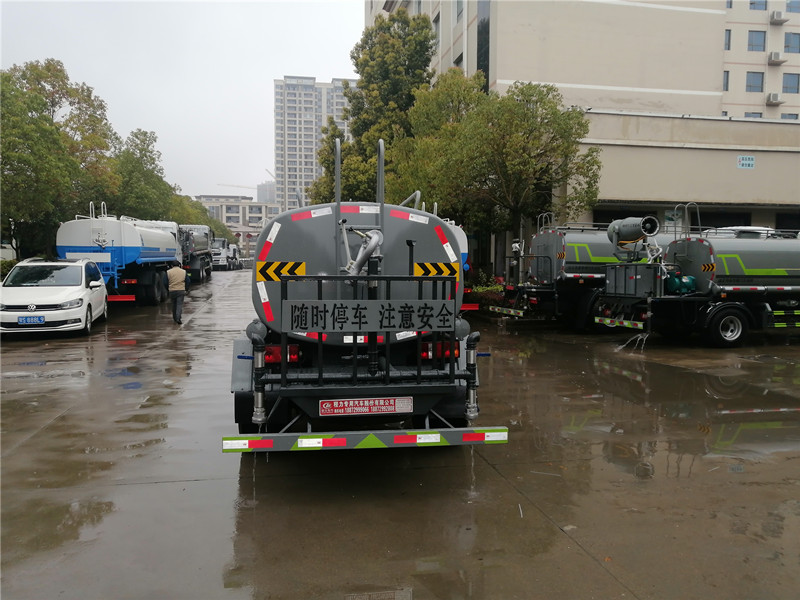 5噸灑水車 5噸灑水車