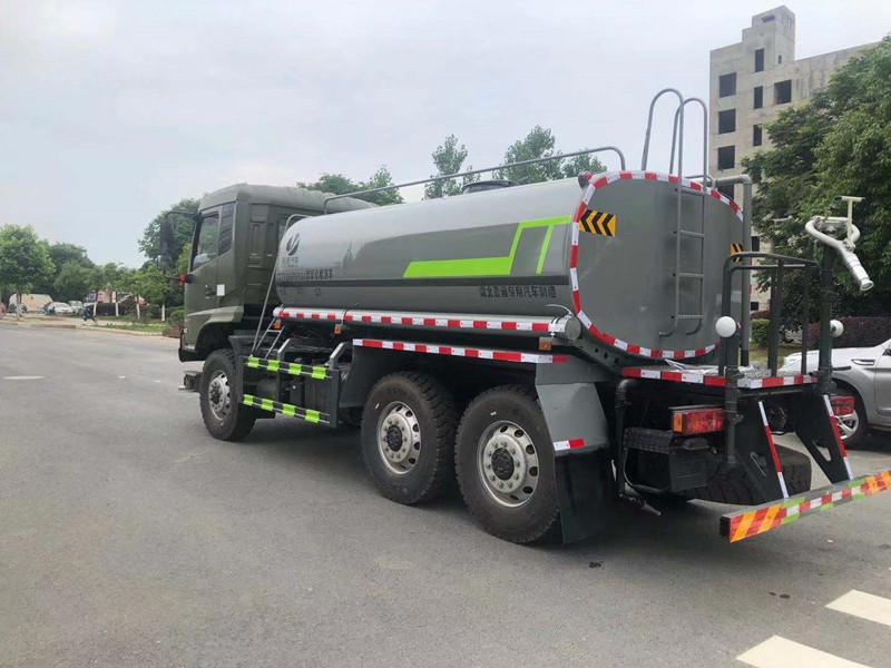 東風六驅灑水車 東風六驅灑水車