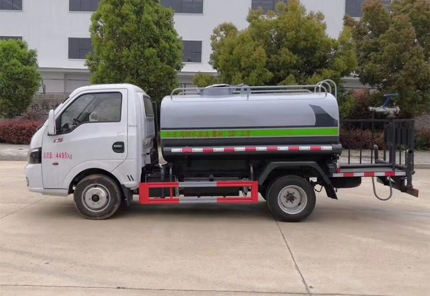 東風涂逸3方藍牌綠化灑水車側方展示圖